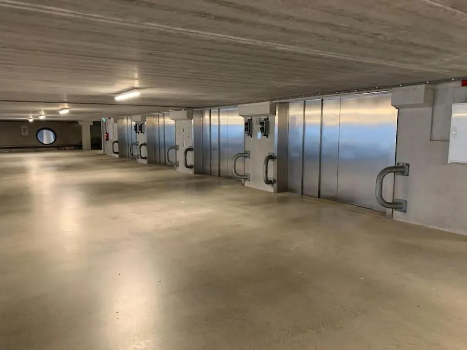 Long Term Rental - Beautiful Apt City Center Free Parking Rotterdam Apartment
